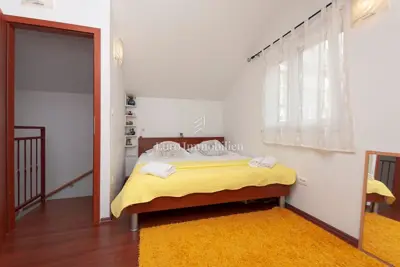 Kuća 62 m², centar Omiša - 3 etaže i terasa - 6