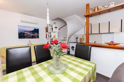 Kuća 62 m², centar Omiša - 3 etaže i terasa - 4