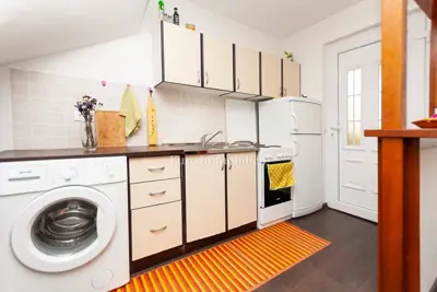 Kuća 62 m², centar Omiša - 3 etaže i terasa - 5