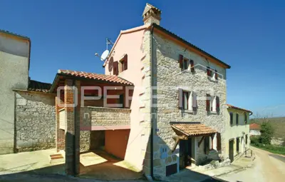 Vižinada-Stone house with terrace and additional living space