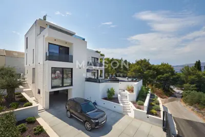 Villa 370 m², Trogir - luxuriöse Lage und Blick auf die Adria