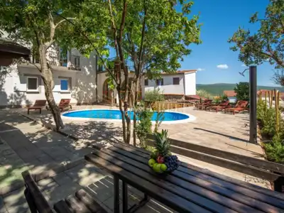 Kuća 250 m², Kornić na otoku Krku, bazen i okućnica - 12
