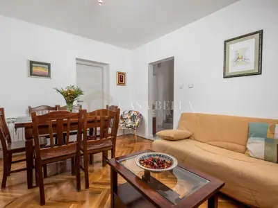 Kuća 250 m², Kornić na otoku Krku, bazen i okućnica - 7