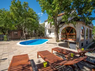 Kuća 250 m², Kornić na otoku Krku, bazen i okućnica - 2