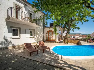 Kuća 250 m², Kornić na otoku Krku, bazen i okućnica - 13