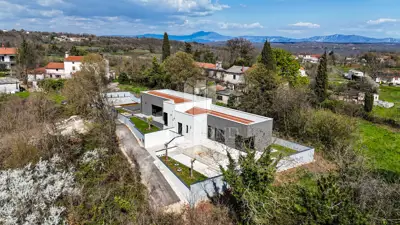 Barban, modernes Doppelhaus mit Pool