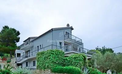 Šolta - kuća sa 7 apartmana - 2
