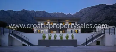 Makarska, Doppelobjekt 157 m², Meerblick und Pool