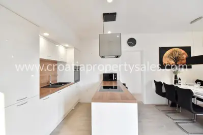 Makarska, dvojni objekt 157 m², pogled na more i bazen - 8