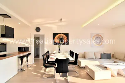 Makarska, dvojni objekt 157 m², pogled na more i bazen - 9