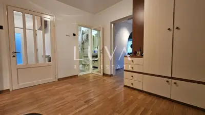 House 350 m², Lašćina - 4 floors, investment potential - 16