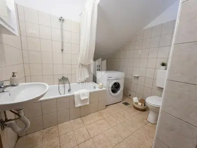 House 582 m², Poreč - 4 apartments and sea view - 12