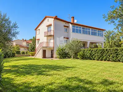 House 582 m², Poreč - 4 apartments and sea view - 4