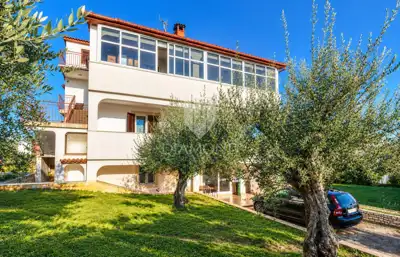 House 582 m², Poreč - 4 apartments and sea view - 3