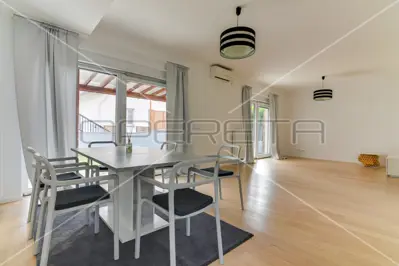 Haus zur Miete in Srebrnjak, 200 m² - 2
