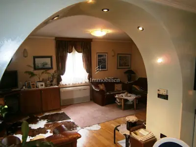 Moderno opremljena kuća s velikom okućnicom - 5