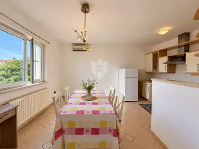Stan 113 m², Umag okolica - veliko dvorište i garaža