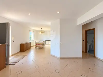 Stan 113 m², Umag okolica - veliko dvorište i garaža - 8