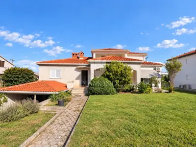 Stan 113 m², Umag okolica - veliko dvorište i garaža - 10