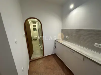 Rijeka, centar | poslovni prostor za najam - 11