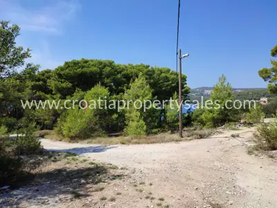 Building plot 880 m², Otok Brač - near the sea and beach