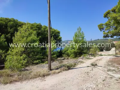 Baugrundstück 880 m², Otok Brač - in Meeresnähe und nahe dem Strand - 8