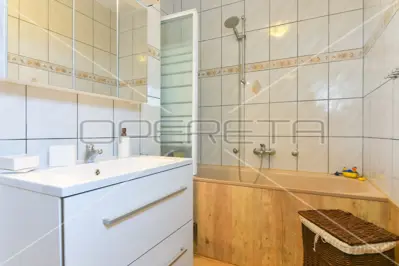 Haus 125 m², Grandić Breg bei Ozalj, Weinberg und Pool - 11
