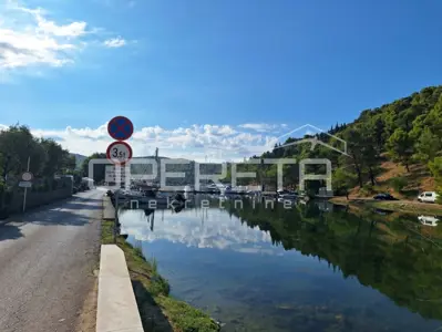 Građevinsko zemljište u Skradinu, blizu marine i uvale