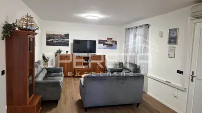 Kuća 133 m², Lozovac - dvorište 587 m² i jacuzzi - 4