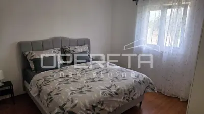 Kuća 133 m², Lozovac - dvorište 587 m² i jacuzzi - 8