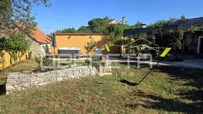 Kuća 133 m², Lozovac - dvorište 587 m² i jacuzzi - 17