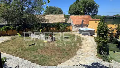 Kuća 133 m², Lozovac - dvorište 587 m² i jacuzzi - 19