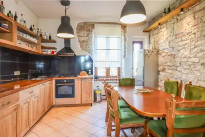 Stan 150 m², Rovinj centar - 2 etaže i tavan - 9