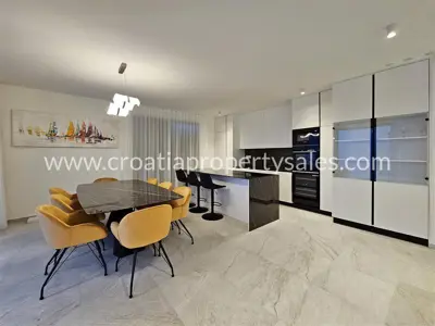 Villa 320 m², Split - attraktive Lage und Privatsphäre - 5