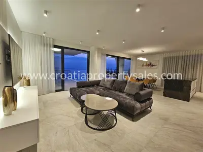 Villa 320 m², Split - attraktive Lage und Privatsphäre - 3