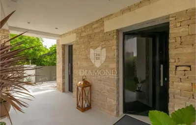 Haus zum Kauf in Rovinj, 300 m² - 10