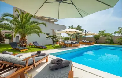 Haus zum Kauf in Rovinj, 300 m² - 13