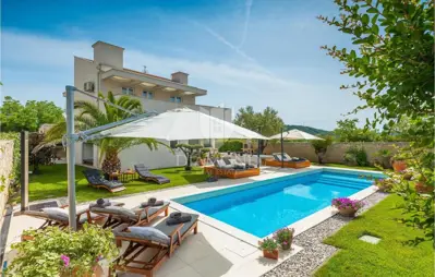 Haus zum Kauf in Rovinj, 300 m² - 4