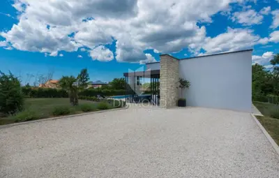 Kuća 85 m², Tinjan - bazen i privatni vrt - 21