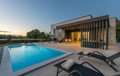 Kuća 85 m², Tinjan - bazen i privatni vrt - 2