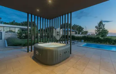 Kuća 85 m², Tinjan - bazen i privatni vrt - 18