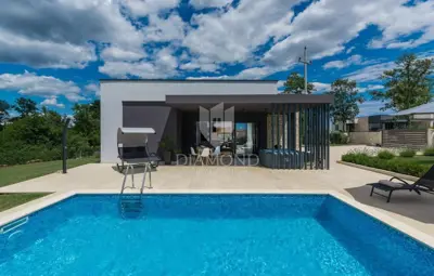 Kuća 85 m², Tinjan - bazen i privatni vrt