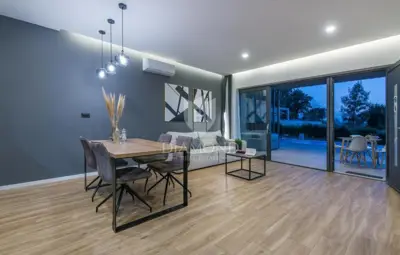 Kuća 85 m², Tinjan - bazen i privatni vrt - 12