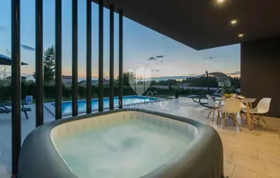 Kuća 85 m², Tinjan - bazen i privatni vrt - 16