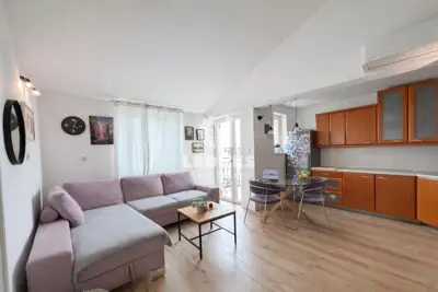 Apartment with two bedrooms and a gallery in a quiet location in Novigrad