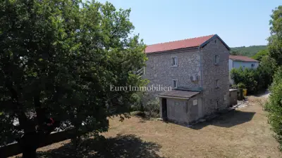 Steinhaus 210 m², Šilo - großer Gartenbereich - 14