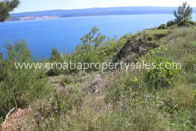 Baugrundstück 2.622 m², Omiš - in Meeresnähe und in der Nähe von Stränden - 2