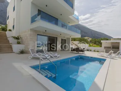Vila 350 m², Makarska - Veliko Brdo, bazen i pogled na more