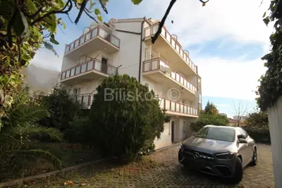 House 600 m², Podstrana - second row from the sea - 2