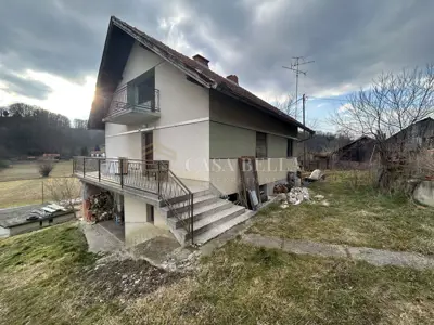 House 30,000 m², Mala Erpenja - spacious yard and forest